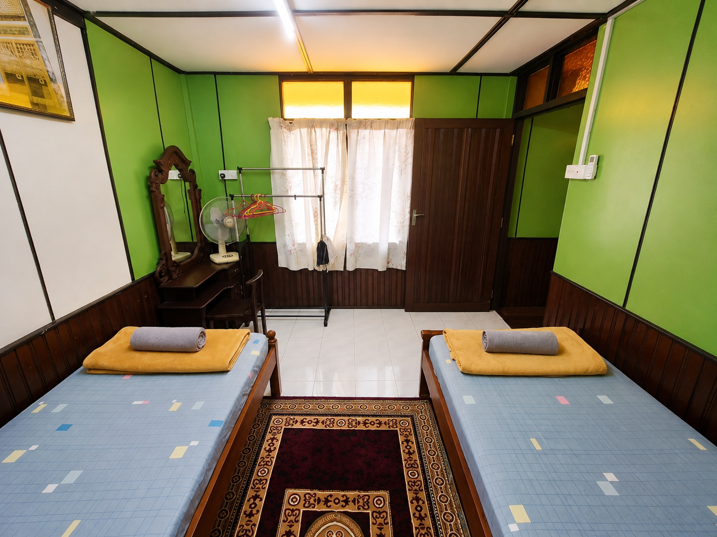 2 single beds, air conditioning, wardrobe space, hangers and towels prepared for guests