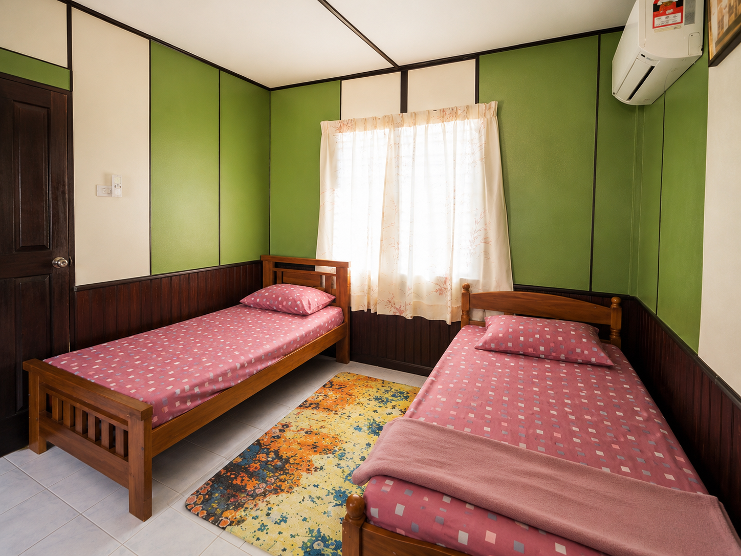 2 single beds, non-air conditioning, wardrobe space, hangers and towels prepared for guests