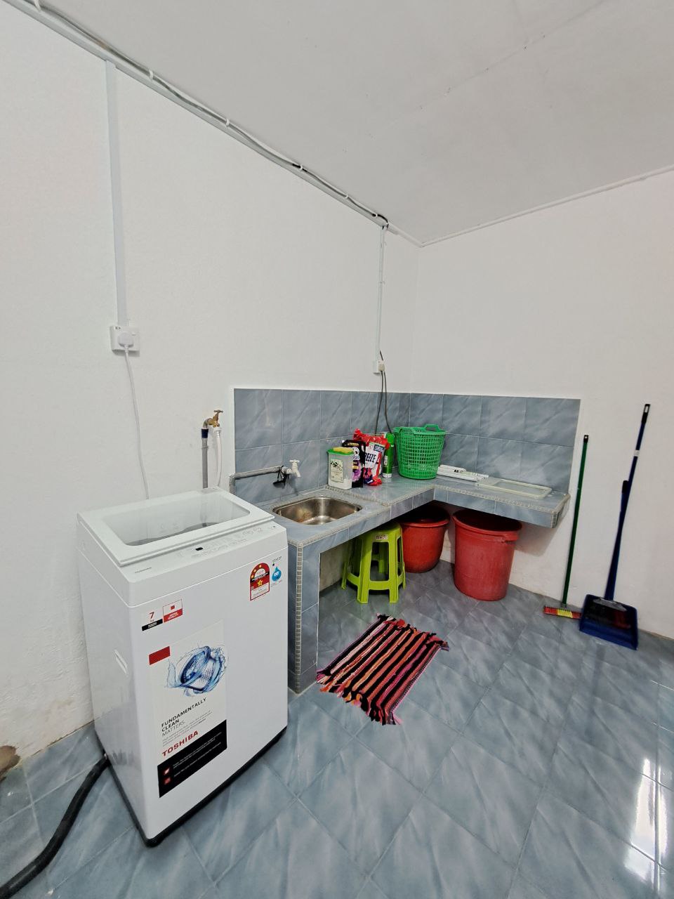 Washing machine, drying racks and cleaning supplies